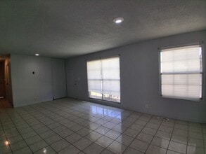 1709 Crestview Dr in Danville, IL - Building Photo - Building Photo