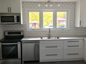 1075 Willowdale Av in Oshawa, ON - Building Photo - Building Photo