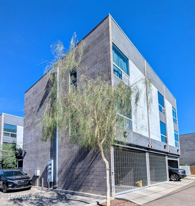 525 E Willetta St in Phoenix, AZ - Building Photo - Building Photo