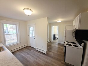 9 Gardner Pl, Unit 1R in Leominster, MA - Building Photo - Building Photo