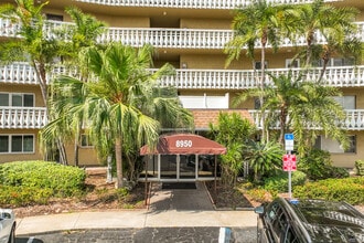 Seminole on the Green Cavalier One in Seminole, FL - Foto de edificio - Building Photo