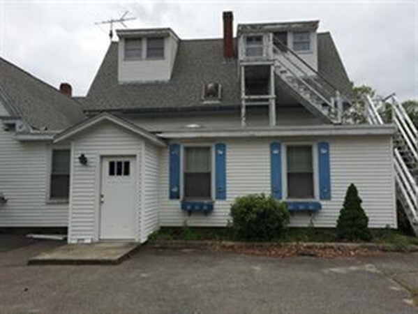 377 S St E in Raynham, MA - Building Photo