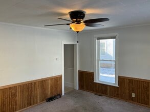 327 5th Ave, Unit APARTMENT #2 in Baraboo, WI - Foto de edificio - Building Photo