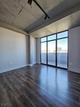 58-60 Elm Street Unit 601 in Newark, NJ - Building Photo - Building Photo