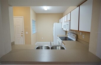 6009 Skydale Way in Riverview, FL - Building Photo - Building Photo