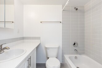 1750 Davie St in Vancouver, BC - Building Photo - Building Photo