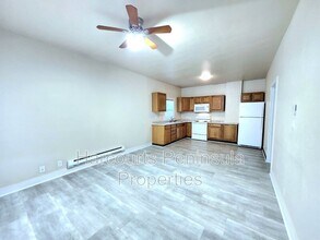 2305 6th St in Bremerton, WA - Building Photo - Building Photo