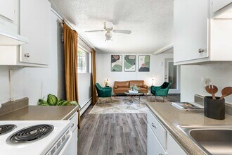 Carriage Green Apartments in Aurora, CO - Foto de edificio - Building Photo