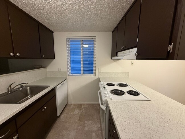 2824 I St in Sacramento, CA - Building Photo - Building Photo