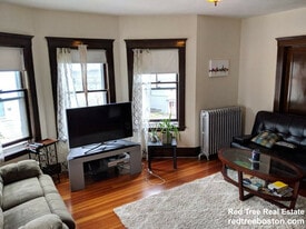 7 Justin Rd, Unit 5-bed 2-bath BRIGHTON in Boston, MA - Building Photo
