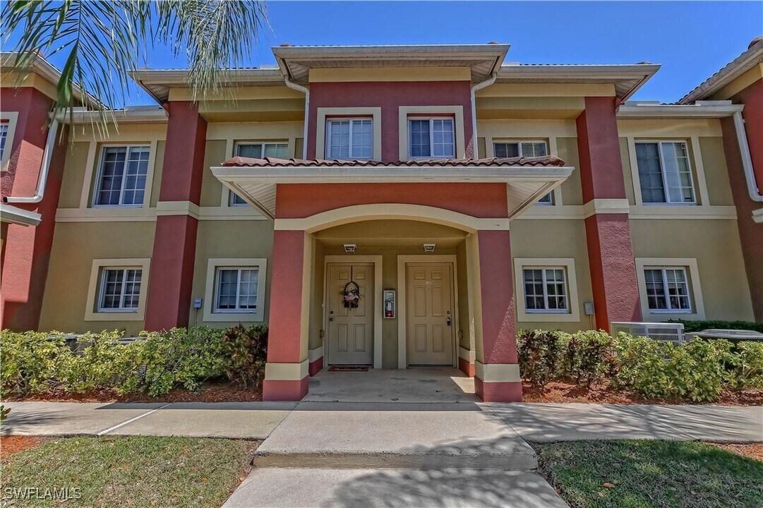 9445 Ivy Brook Run in Ft. Myers, FL - Foto de edificio