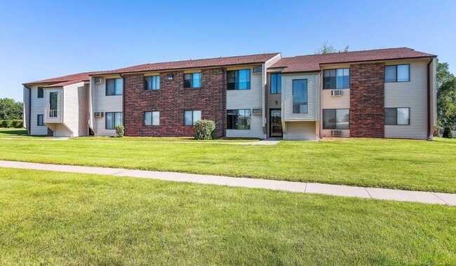 505 E 4th St in Huxley, IA - Building Photo - Building Photo