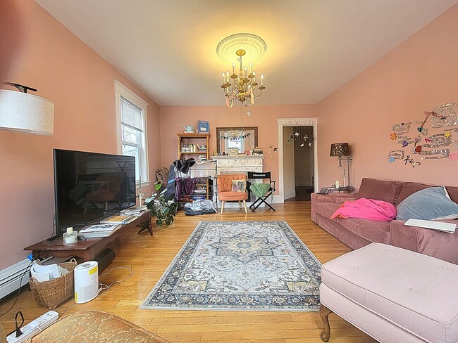 147 Brook St in Brookline, MA - Building Photo - Building Photo