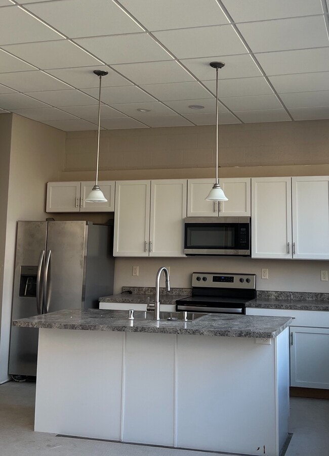 property at 3776 E Hammond Ave