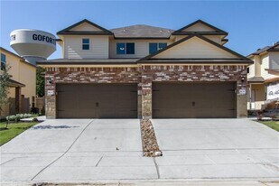 182 Samuel Dr in Mustang Ridge, TX - Building Photo