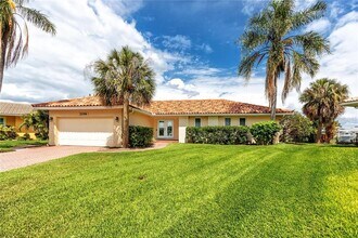 2096 Massachusetts Ave NE in St. Petersburg, FL - Building Photo - Building Photo