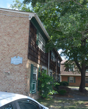 Camden Court in Norfolk, VA - Foto de edificio - Building Photo