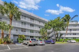 113 Royal Park Dr, Unit 1H in Oakland Park, FL - Building Photo - Building Photo