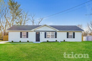 213 Walnut Crest Dr in Gallatin, TN - Building Photo