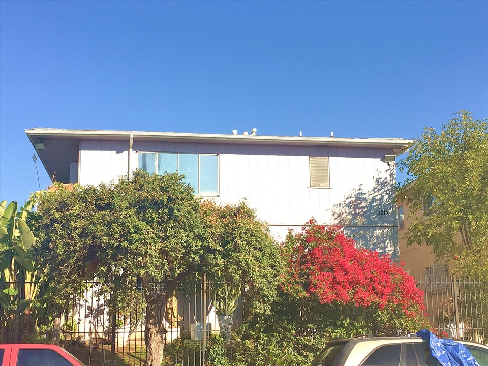 3213 Bartdon Ave in Inglewood, CA - Building Photo