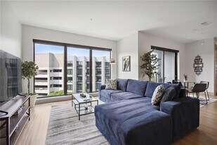 1050 Howell Mill Rd in Atlanta, GA - Building Photo