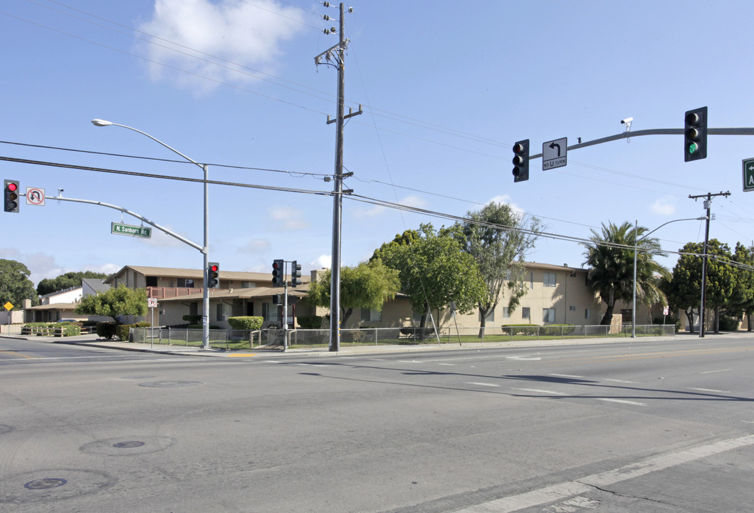 Laurelwood Apartments in Salinas, CA - Building Photo