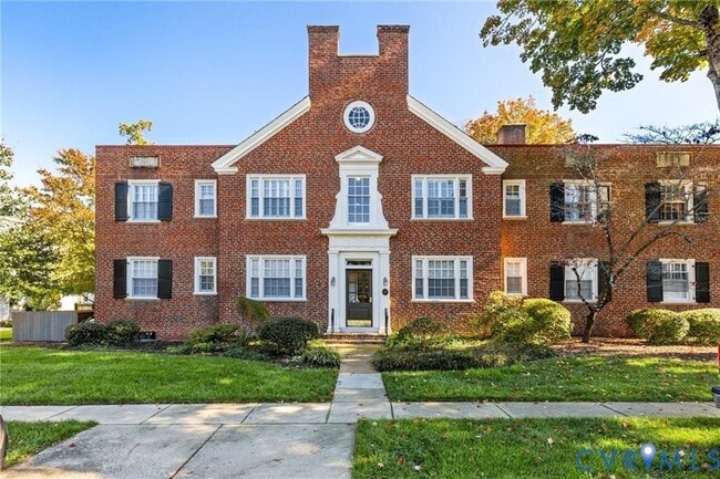 property at 27 W Lock Ln