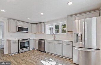 514 E Lancaster Ave in Downingtown, PA - Building Photo - Building Photo