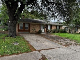 2607 Clearview Cir in Dallas, TX - Building Photo