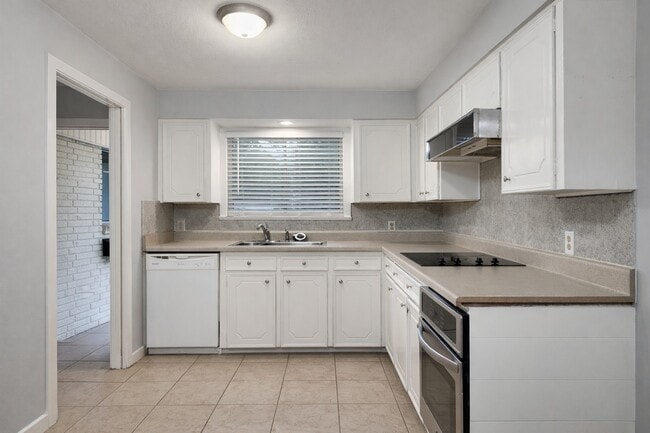 2118 17th Ave N in Texas City, TX - Building Photo - Building Photo