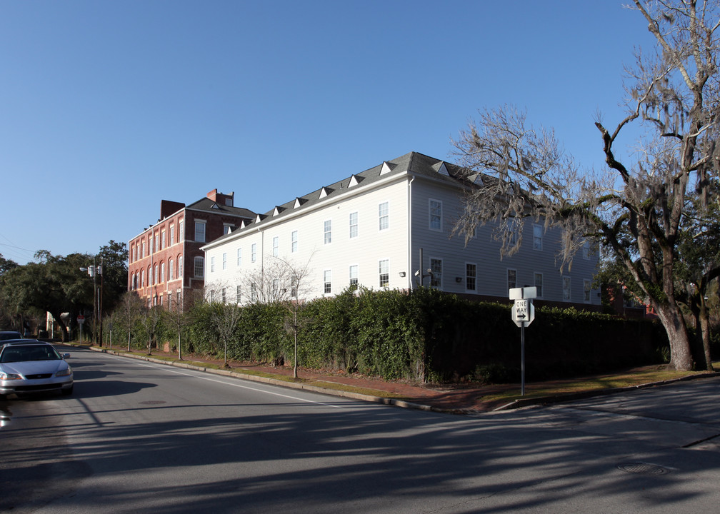 Sisters Court in Savannah, GA - Building Photo