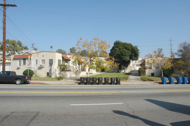 2809-2821 Rowena Ave in Los Angeles, CA - Building Photo - Building Photo