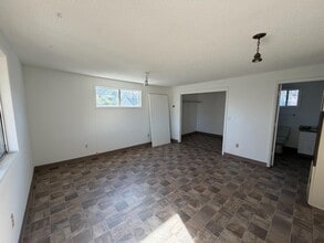 3282 Bursell Rd in Central Point, OR - Foto de edificio - Building Photo