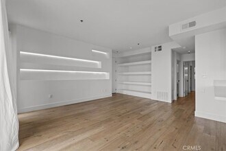 8811 Burton Way, Unit 318 in West Hollywood, CA - Foto de edificio - Building Photo