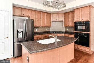 13592 Village Green Dr in Leesburg, VA - Building Photo - Building Photo