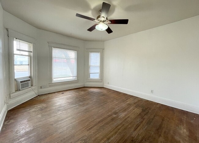 120 W 4th Ave in Hutchinson, KS - Building Photo - Building Photo