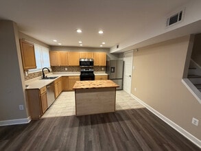 10813 Daisy Ct in Manassas, VA - Building Photo - Building Photo