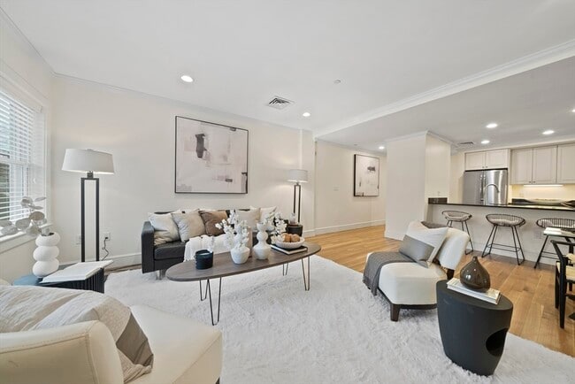 321 Hammond Pond Pkwy in Newton, MA - Building Photo - Building Photo