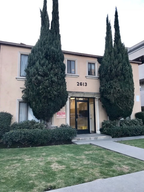 2613 S Sepulveda Blvd