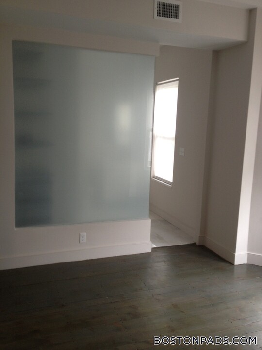 24 Washburn St in Boston, MA - Building Photo