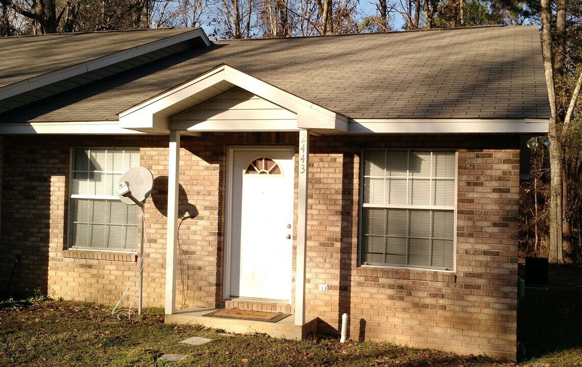 2443 Chateau Ln in Tallahassee, FL - Foto de edificio