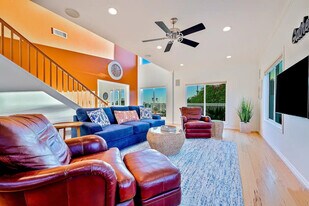 1185 Tamarack Ave in Carlsbad, CA - Building Photo