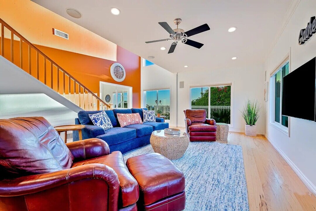 1185 Tamarack Ave in Carlsbad, CA - Building Photo