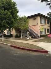 14225 Riverside Dr in Sherman Oaks, CA - Building Photo - Building Photo