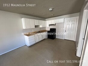 1912 N Magnolia St in North Little Rock, AR - Building Photo - Building Photo