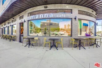 105 S Fairfax Ave in Los Angeles, CA - Building Photo - Building Photo