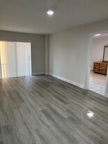 4717 NW 7th St, Unit 304 in Miami, FL - Building Photo
