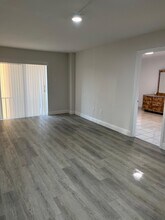 4717 NW 7th St, Unit 304 in Miami, FL - Building Photo - Building Photo