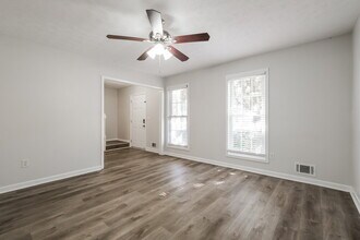 895 Highland Terrace NE in Marietta, GA - Foto de edificio - Building Photo