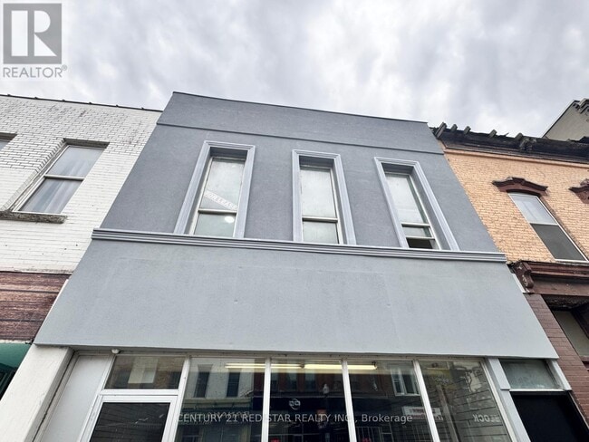 property at 368-368 Dundas St